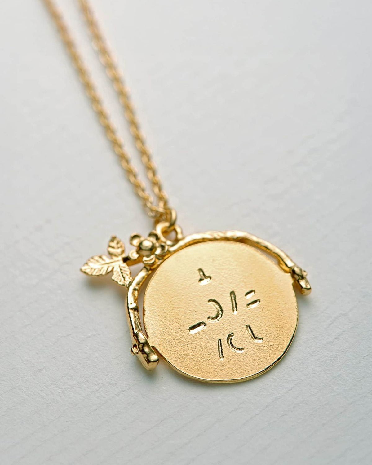 personify-spinning-disc-necklace-4.jpg