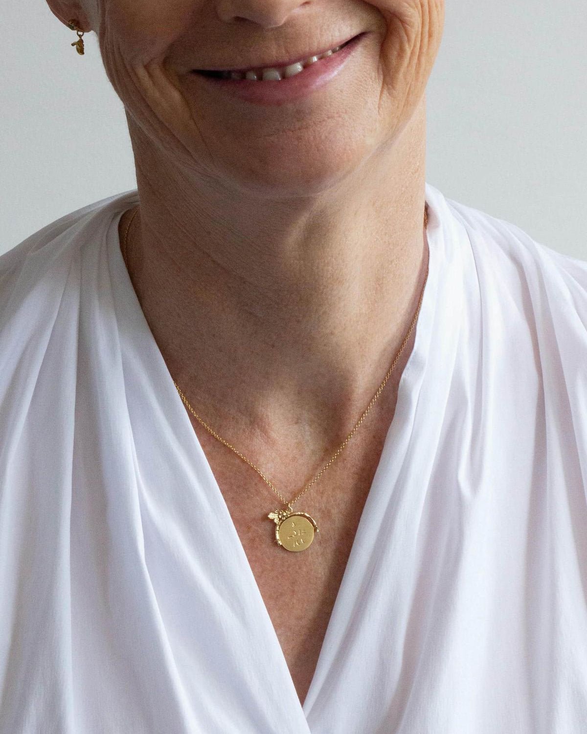 personify-spinning-disc-necklace-5.jpg